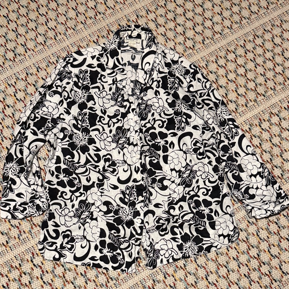 100% Linen Deana& White Black and White Floral Blouse